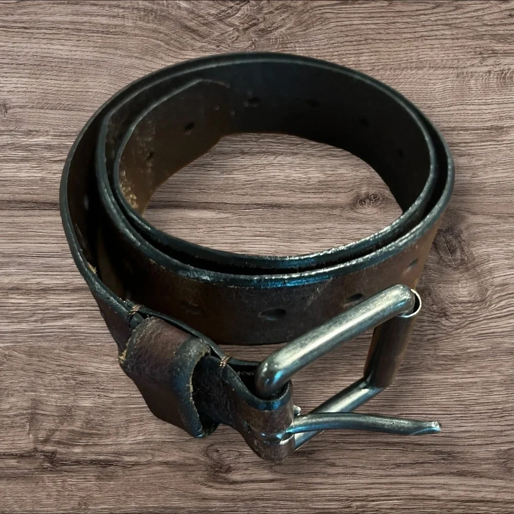 Levi’s Brown Leather Belt Size Small 30-32
